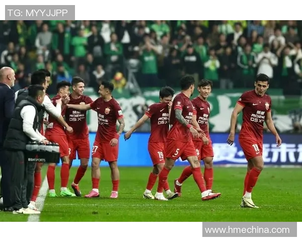 上港与百嘉激战正酣球迷期待精彩对决与绝妙进球瞬间